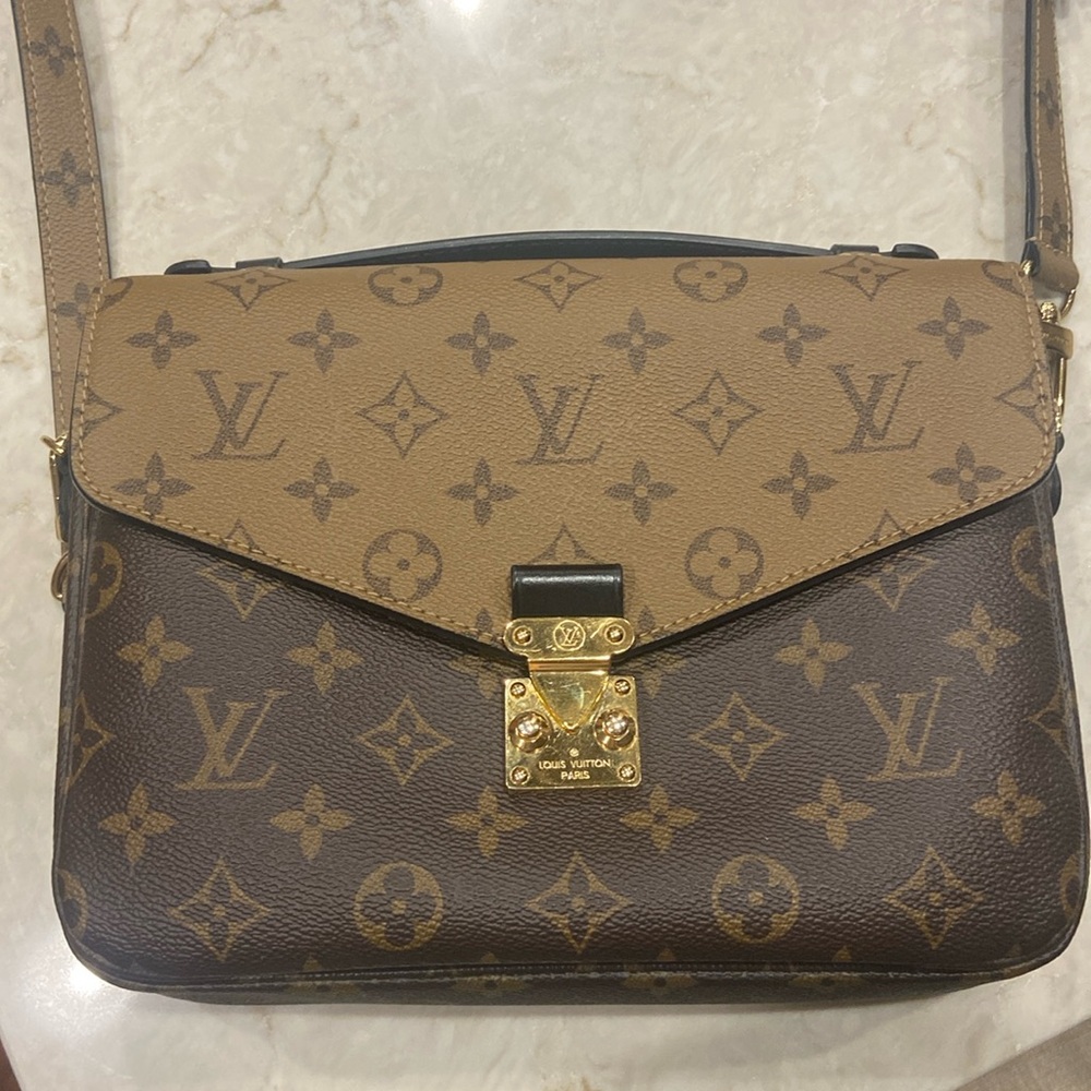 Louis Vuitton Pochette Métis crossbody